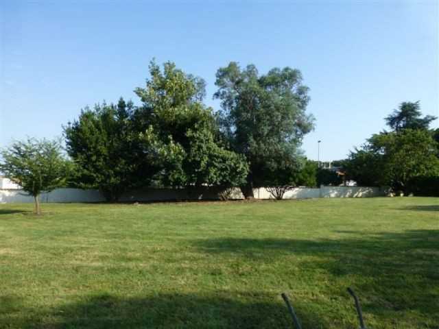 Plot of land of about 800 m2