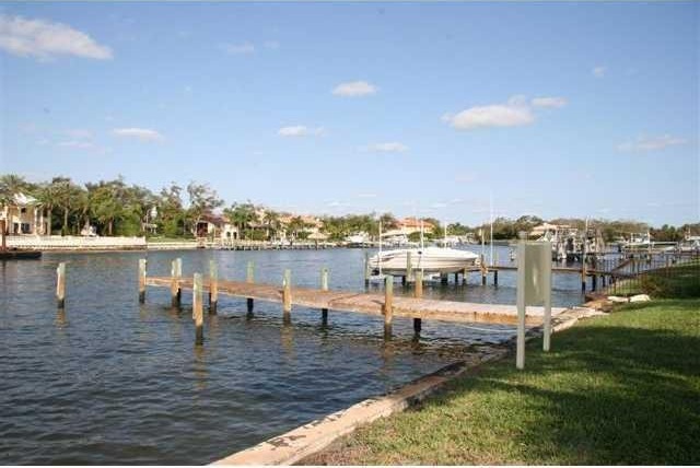 3 bedroom Residence For Sale: North..