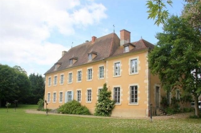 6 bedroom Castle For Sale: 03500 SAINT.. - 2