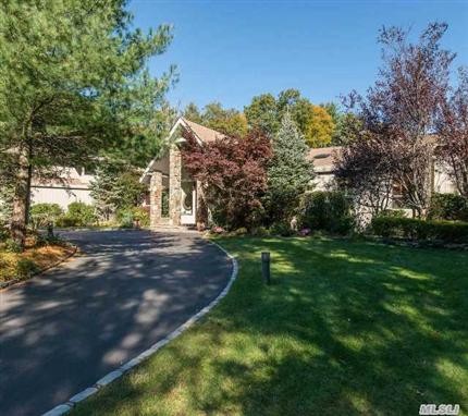 29 Applegreen Dr Old Westbury, NY 11568