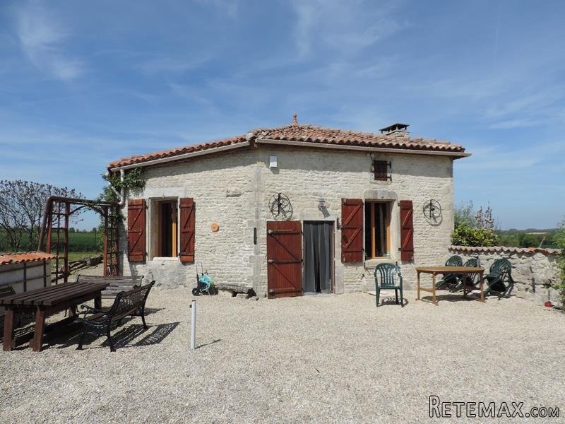 Charming 2-Bedroom House With Pretty.. - 2