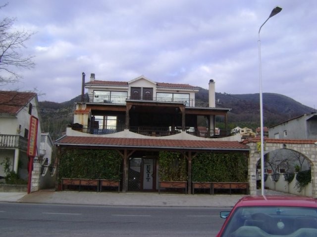 House and restaurant in Tivat