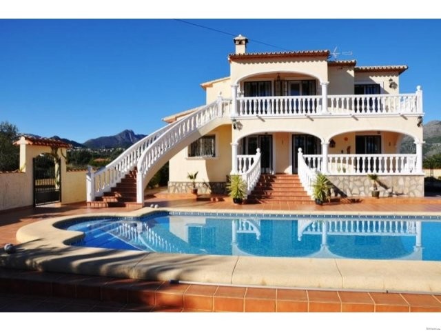 5 Bedrooms - Villa - Alicante - For Sale