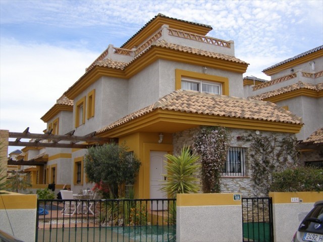 3 Bedrooms - Villa - Alicante - For Sale