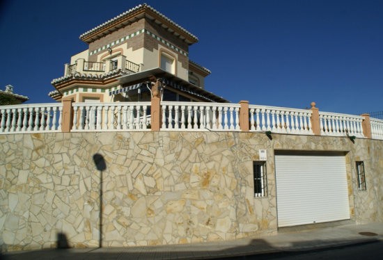Villa for Sale in Benajarafe 490.000..