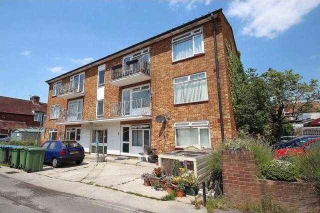 2 bedroom Flat For Sale: Crescent Road..