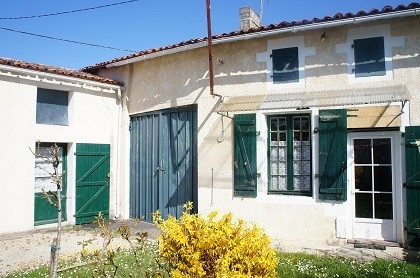 Lots of potential! Country property to.. - 2