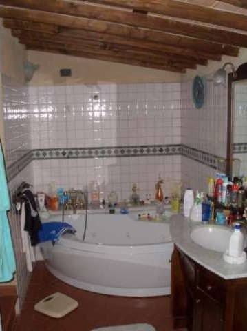 Country/farmhouse - For Sale - Hills..
