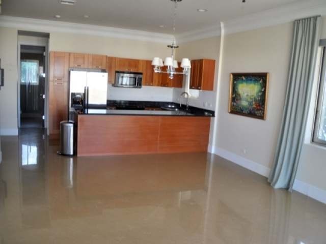 Apartment/townhouse - Live the life..