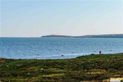 17 Beach Dr Lloyd Neck, NY 11743