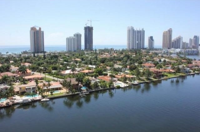 2 bedroom Flat For Sale: 19195 NE 36 CT..