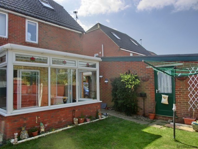 4 bedroom house in Minster On Sea.. - 2