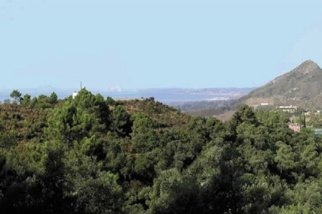 Fantastic West Facing Sea View Plot