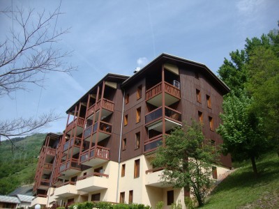 Lovely 3 Bedroom Duplex Apartment. Wood..