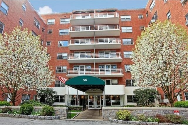 2 bedroom Co-op For Sale: Scarsdale..