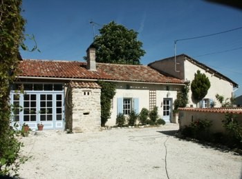 Beautifully Restored Farmhouse With 2.. - 2