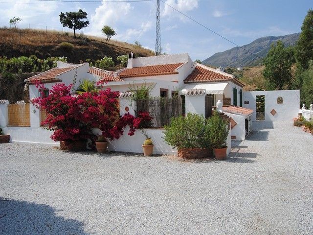 Villa for Sale in Canillas De Aceituno..