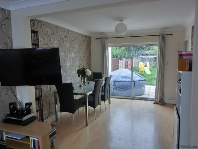3 bedroom house in Minster On Sea..