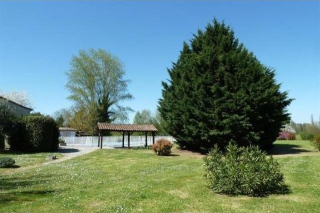11 bedroom House For Sale: 33220.. - 2