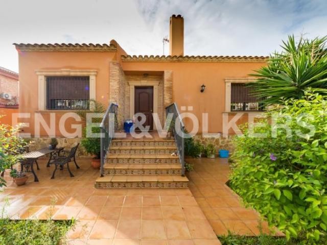OFFER! Charming house in Urb. Aguas..