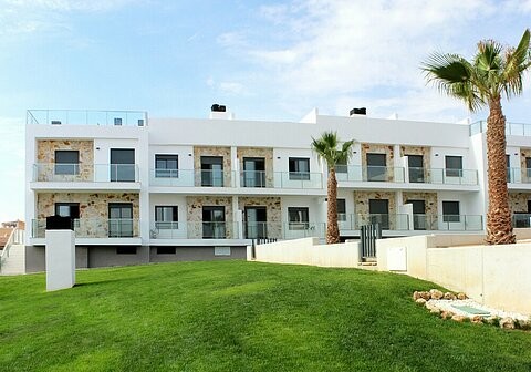 * Luxury 3 Bed Beach Apartment