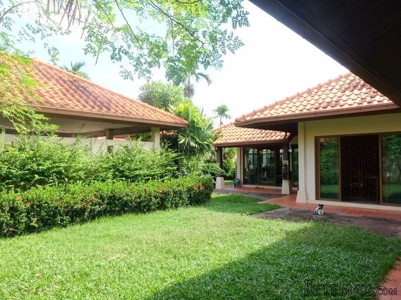 Baan Balina 2: 4 bedroom villa in top..