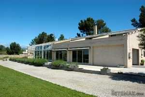 Stylish Contemporary Barn Conversion..