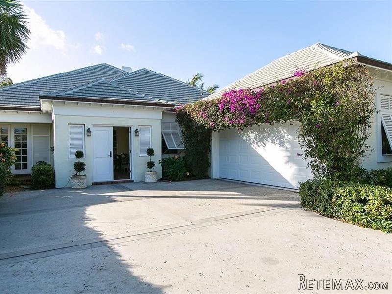 3 bedroom House For Sale: 70 Caribe..