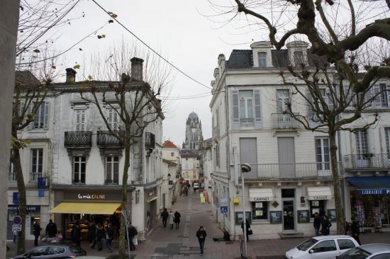 Apartment - Saintes - District : Centre..