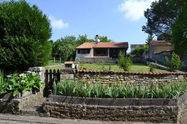 River Frontage And Idyllically Located..