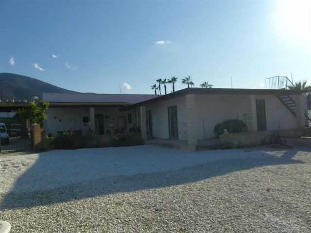 Villa - A very spacious 6 bedroom, 2..
