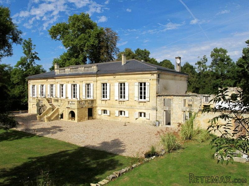 6 Bedroom Country House For Sale