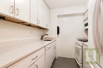1 bedroom Apartment For Sale: 275 WEST.. - 2
