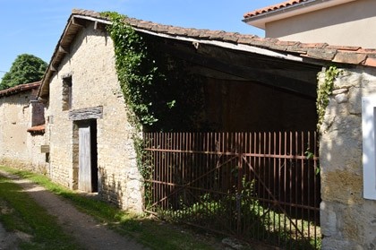 Barn to renovate with land - 2