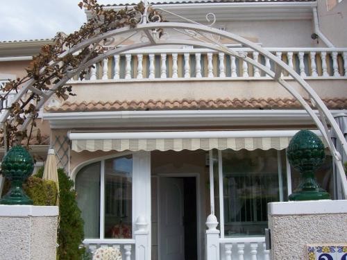 Lola Townhouse, La Fiesta