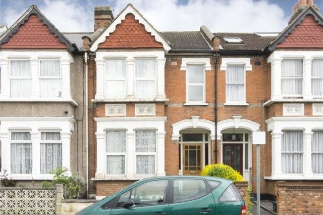 Pulteney Road, E18