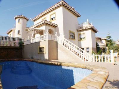 4 Bedrooms - Villa - Alicante - For Sale