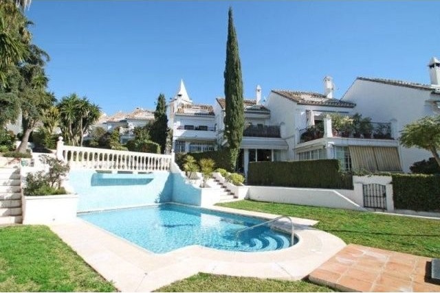 Town House - Spacious and bright..