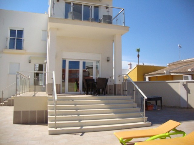 3 Bedrooms - Villa - Alicante - For Sale