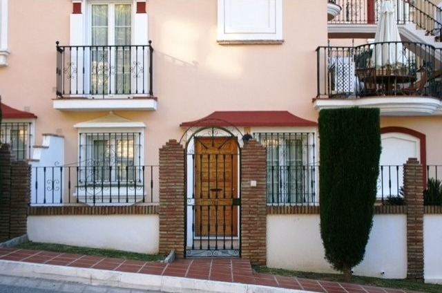 2 Bed Apartment for sale in Mijas Golf