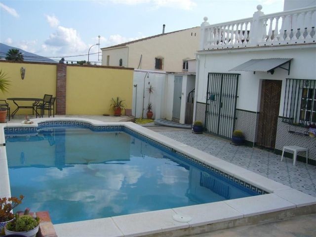 Town House - A large 5 bedroom..