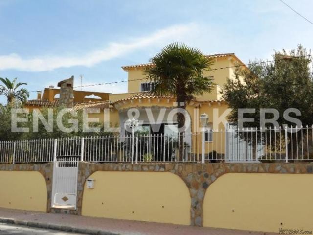 Luxurious Villa at 5 min. from Golf..