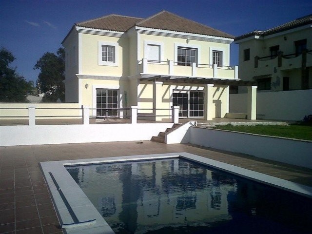 Villa - A superb, brand new, west..