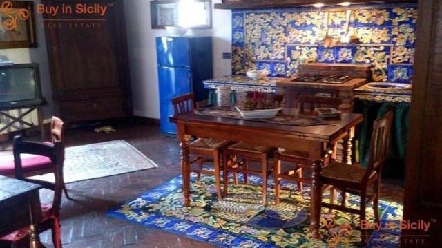 2 bedroom Apartment For Sale: Via..