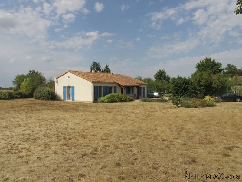 Beautifully Presented Detached Bungalow.. - 2