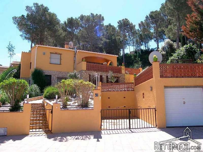 Detached house with private pool. - 2