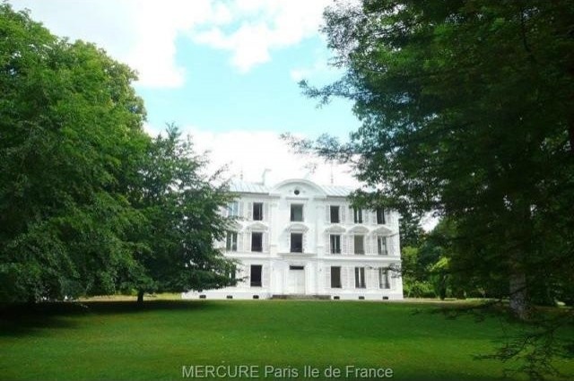 8 bedroom Castle For Sale: 77910 LA..