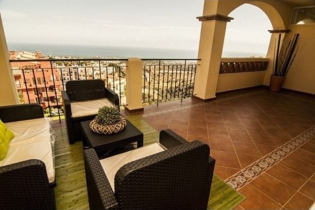 2 Bed Apartment for sale in Calahonda