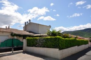 Spotless Villa With Sunny Garden - 2