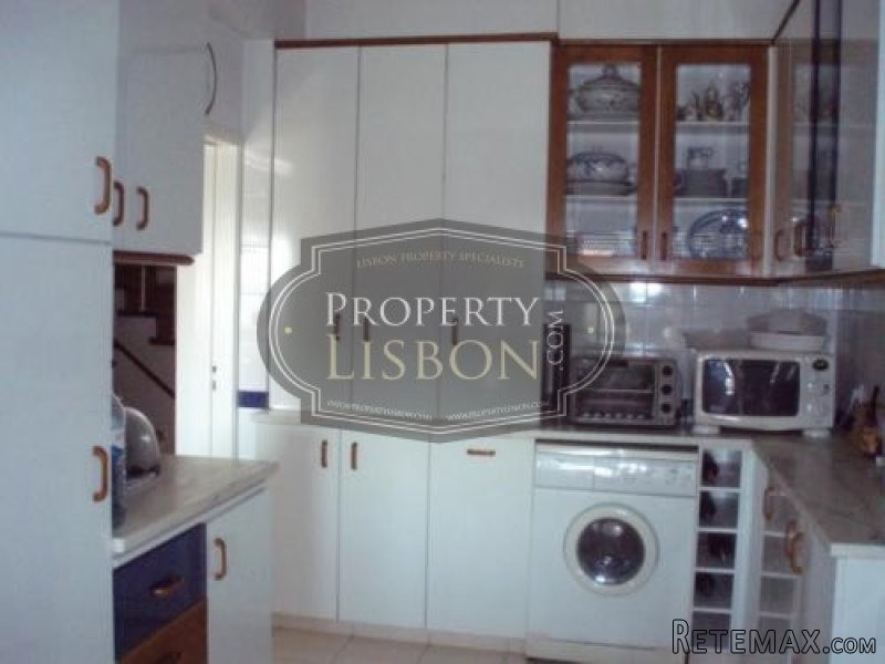 T3 Lisbon Apartment for Sale, Alvalade - 2